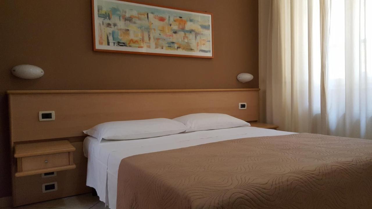 Hotel Astor ピサ エクステリア 写真