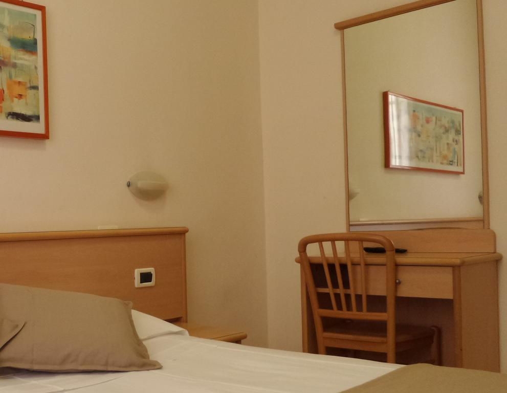 Hotel Astor ピサ エクステリア 写真