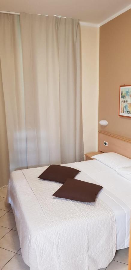 Hotel Astor ピサ エクステリア 写真